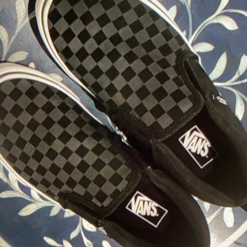 Classic slip-one checkered pattern girls shoes
